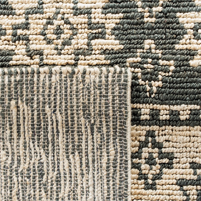 Safavieh Bohemian 4' x 6' Hand Loomed Jute Rug in Gray and Beige