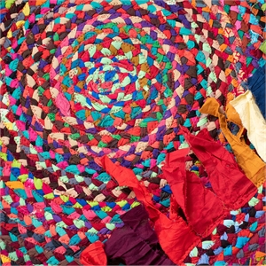 Safavieh Braided 4' Round Hand Woven Rug