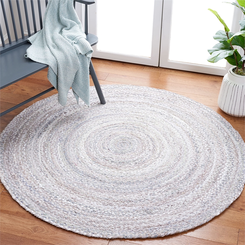 Safavieh Braided 5' Round Hand Woven Rug in Light Gray