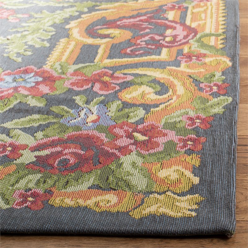 Safavieh Classic Vintage 4' x 6' Rug in Gray and Rose