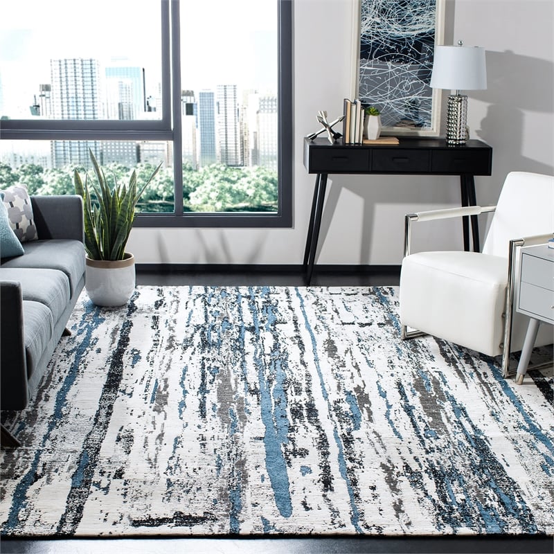 Safavieh Classic Vintage 5' x 8' Rug in Navy and Ivory