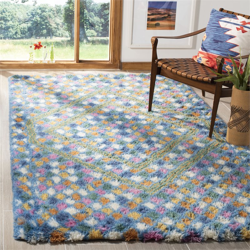 Safavieh Casablanca 4' x 6' Hand Tufted Wool Rug in Ivory and Blue