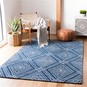 Safavieh Micro-Loop 4' x 6' Hand Tufted Wool Rug in Navy and Ivory