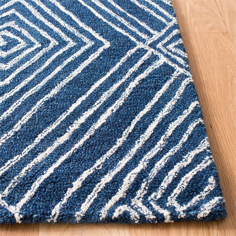 Safavieh Micro-Loop 4' x 6' Hand Tufted Wool Rug in Navy and Ivory