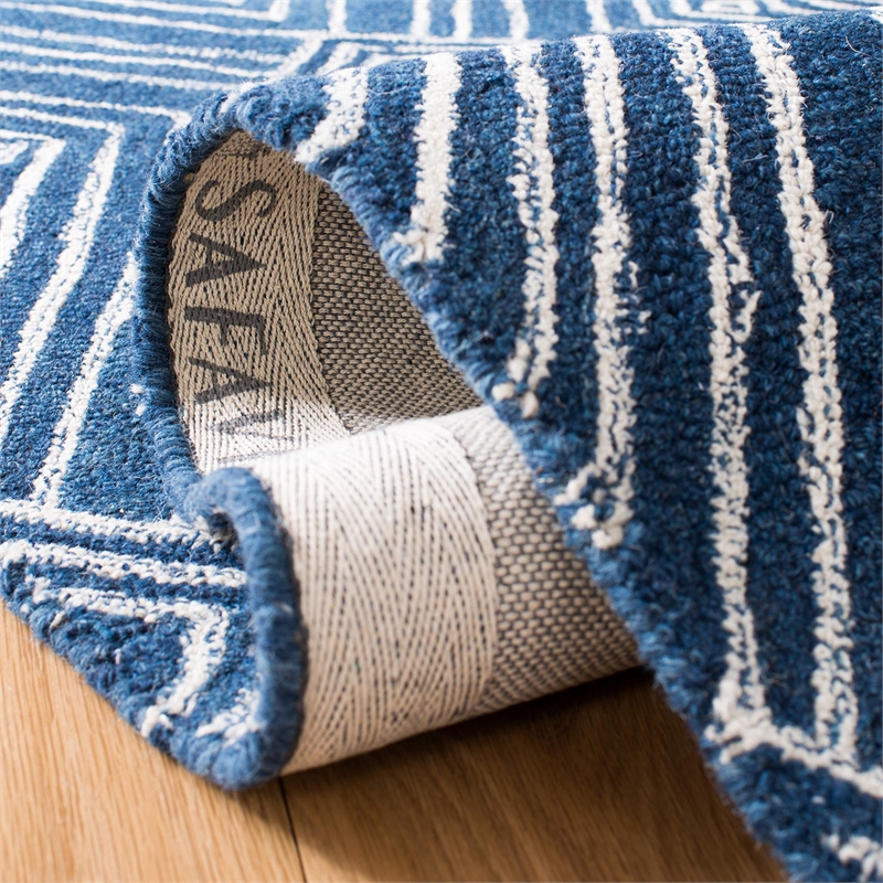 Safavieh Micro-Loop 4' x 6' Hand Tufted Wool Rug in Navy and Ivory