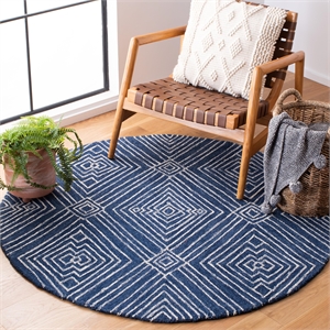 Safavieh Micro-Loop 5' Round Hand Tufted Wool Rug in Navy and Ivory