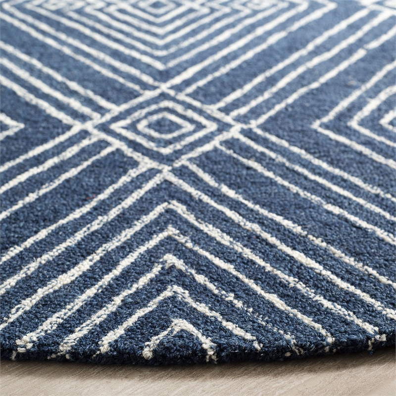 Safavieh Micro-Loop 5' Round Hand Tufted Wool Rug in Navy and Ivory
