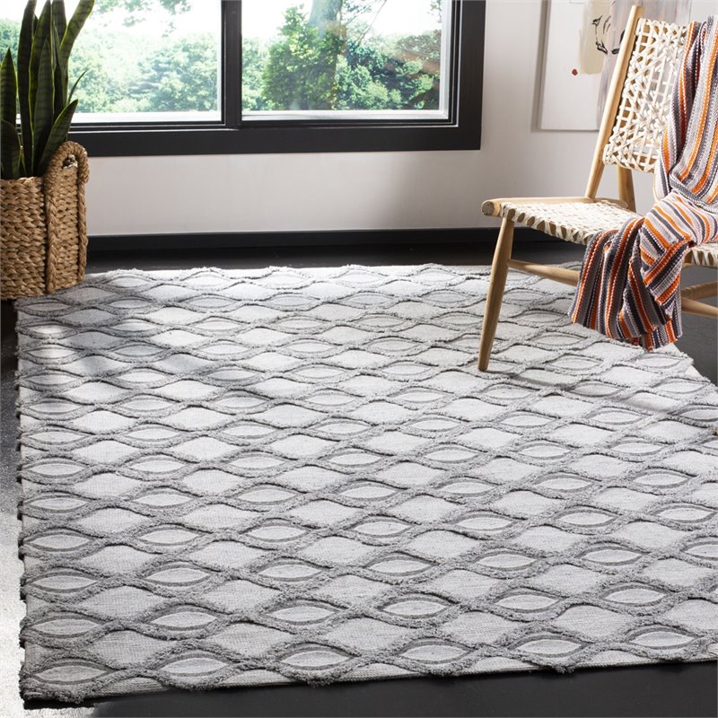 Safavieh Marbella 6' x 9' Hand Loomed Rug in Gray and Charcoal