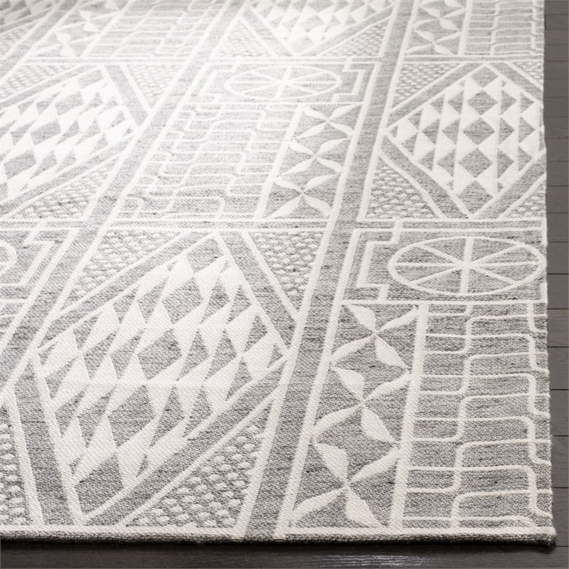 Safavieh Marbella 8' x 10' Hand Loomed Rug in Gray and Ivory