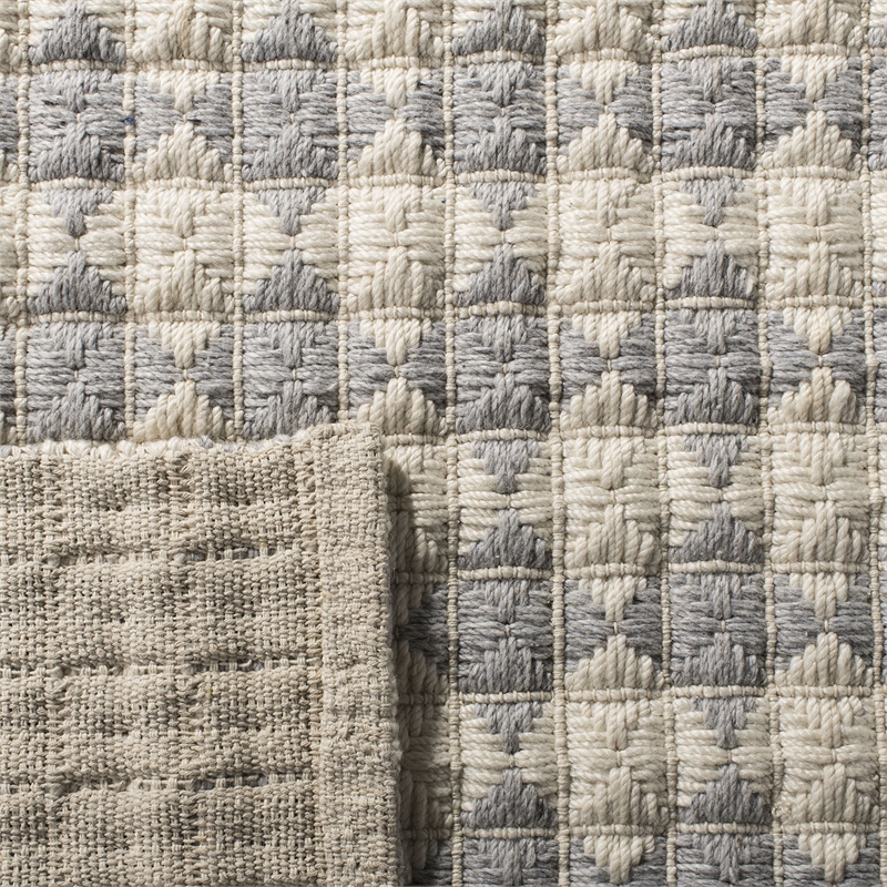 Safavieh Natura 3' x 5' Hand Woven Rug in Silver and Ivory