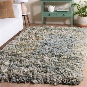 Safavieh Rio 5' x 8' Hand Loomed Shag Rug in Light Blue