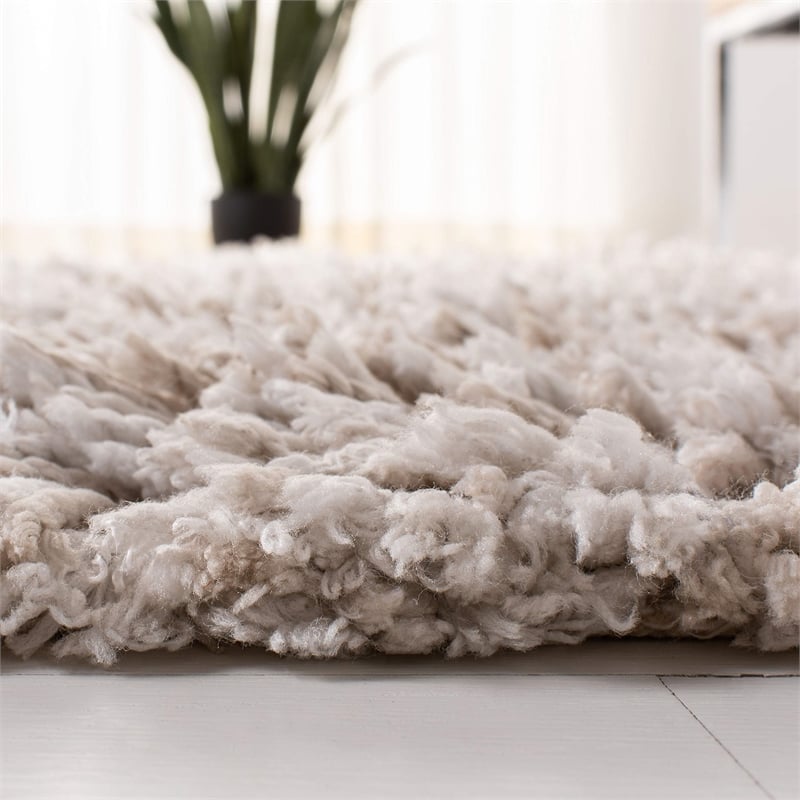 Safavieh Rio 3' x 5' Hand Loomed Shag Rug in Beige and Ivory