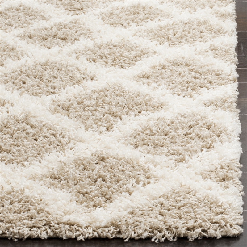 Safavieh Dallas 4' x 6' Shag Rug in Beige and Ivory