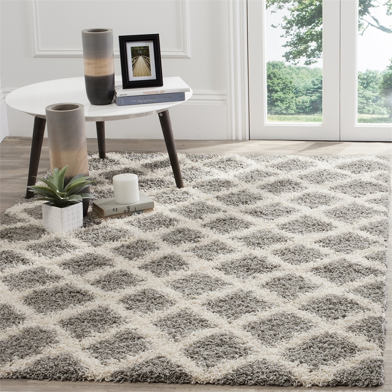 Safavieh Dallas 4' x 6' Shag Rug in Gray and Ivory