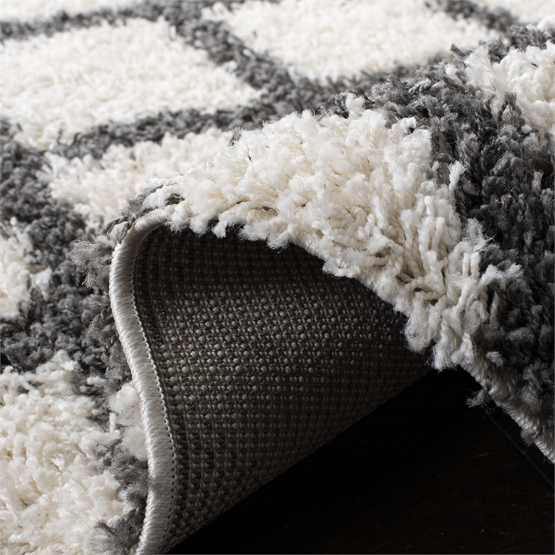 Safavieh Dallas 6' Round Shag Rug in Ivory and Gray