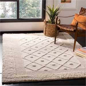 Safavieh Kenya 6' x 9' Hand Knotted Wool Rug in Ivory