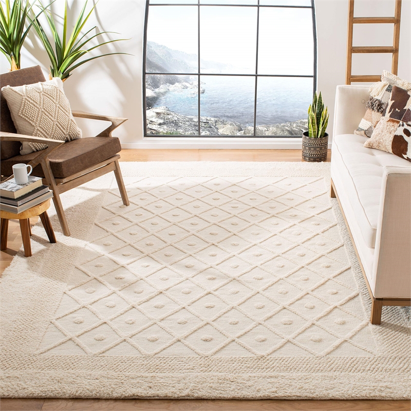 Safavieh Kenya 8' x 10' Hand Knotted Wool Rug in Ivory