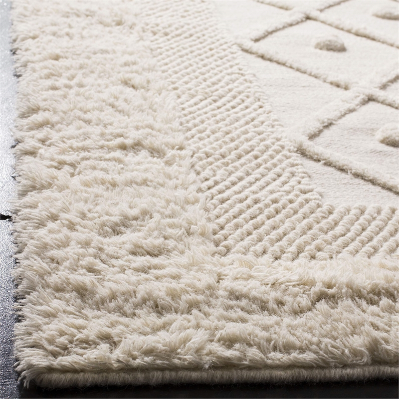 Safavieh Kenya 9' x 12' Hand Knotted Wool Rug in Ivory