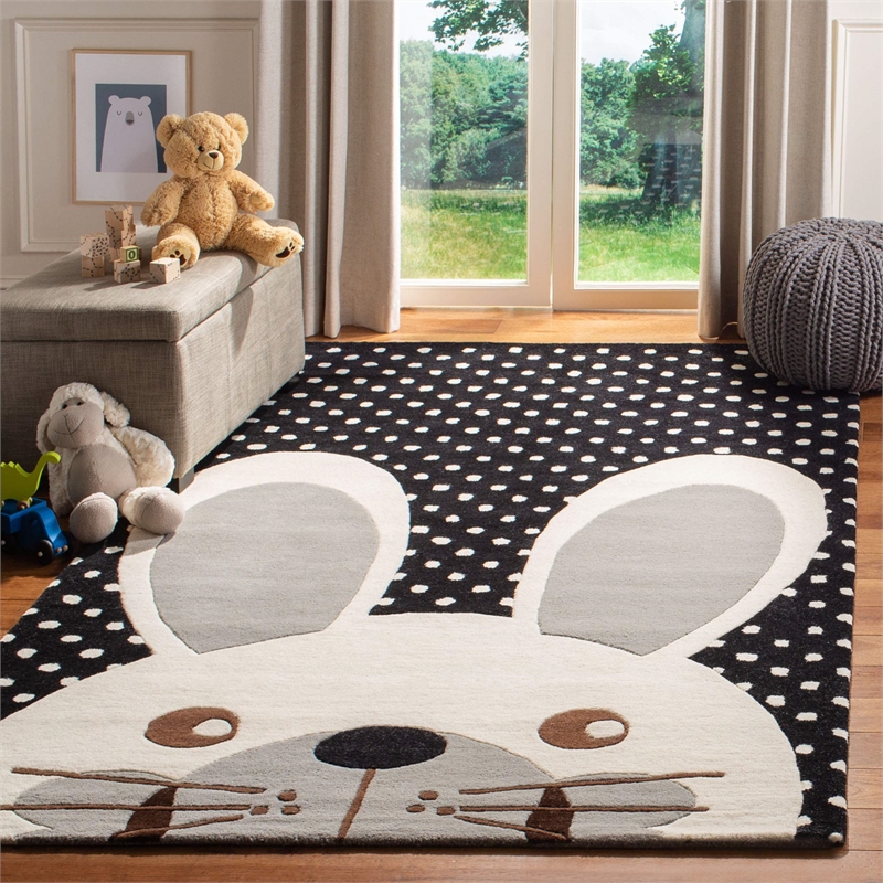 Safavieh 5' x 8' Hand Tufted Wool Rug in Black and Ivory