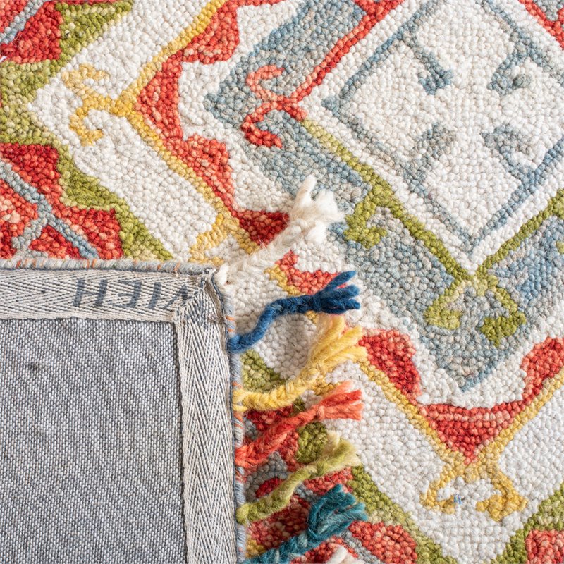 Safavieh Aspen 5' x 8' Hand Tufted Wool Rug in Gray and Red