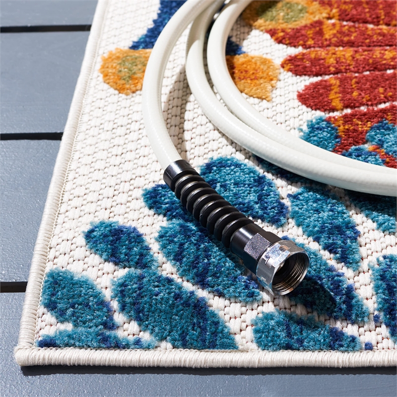 Safavieh Cabana 4' x 6' Rug in Creme and Red