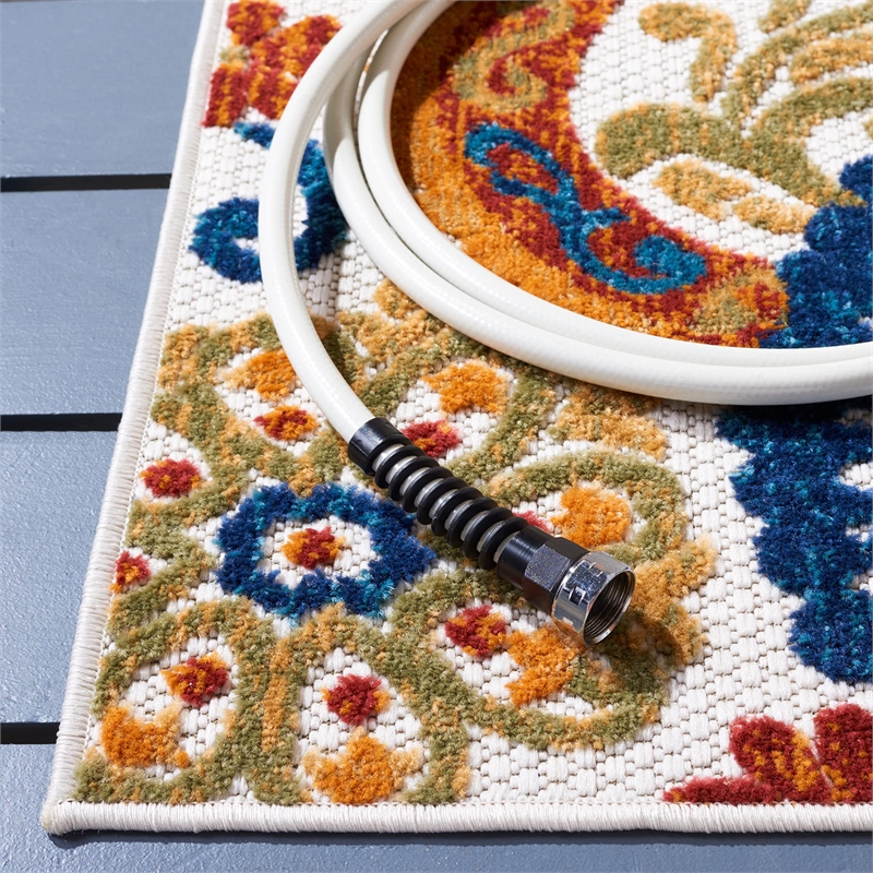 Safavieh Cabana 4' x 6' Rug in Cream and Navy
