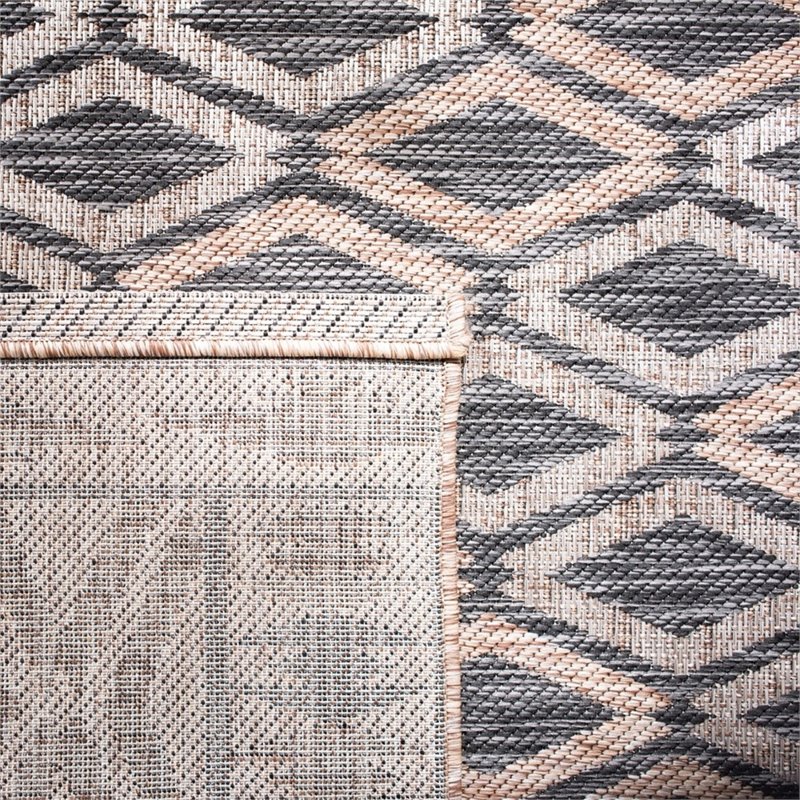 Safavieh Courtyard 4' x 5'7
