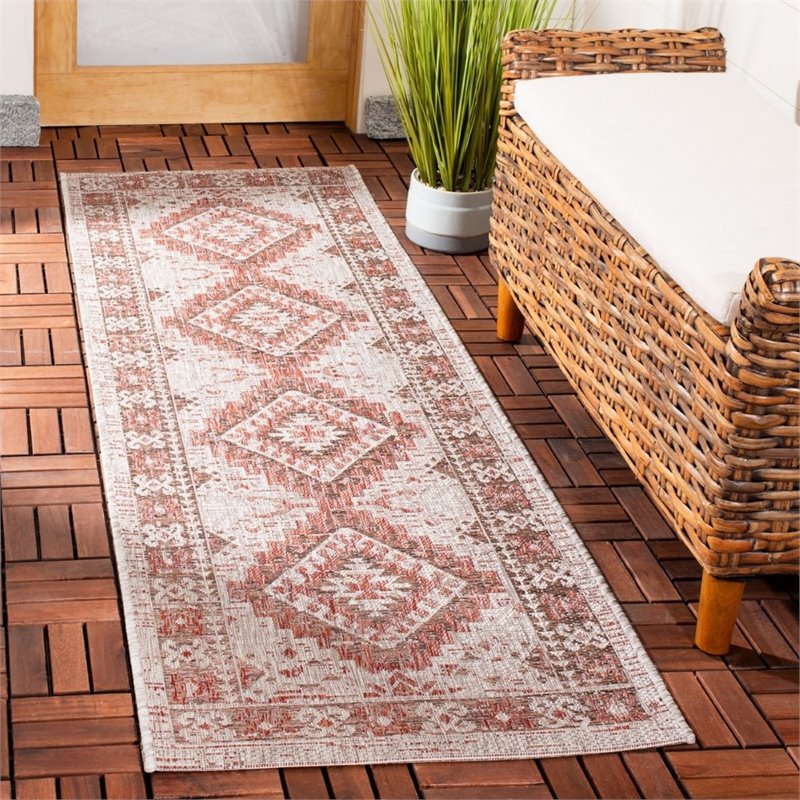 Safavieh Courtyard 2'3