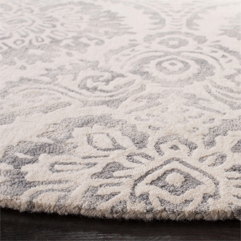 Safavieh Dip Dye 4' x 6' Hand Tufted Wool Rug in Silver and Ivory