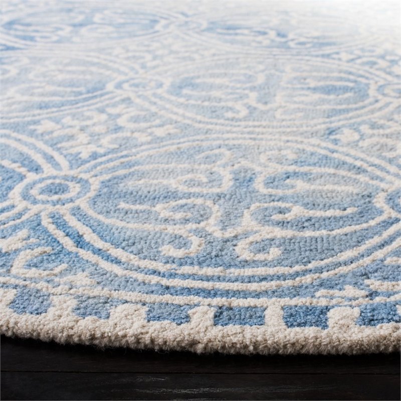 Safavieh Dip Dye 7' Round Hand Tufted Wool Rug in Blue and Ivory