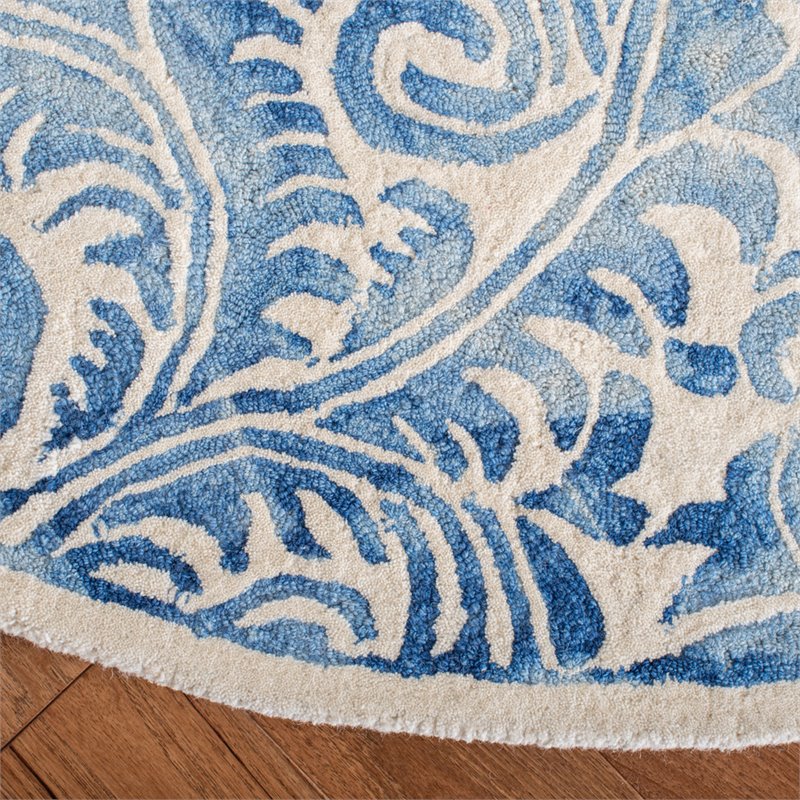 Safavieh Dip Dye 7' Round Hand Tufted Wool Rug in Blue and Ivory