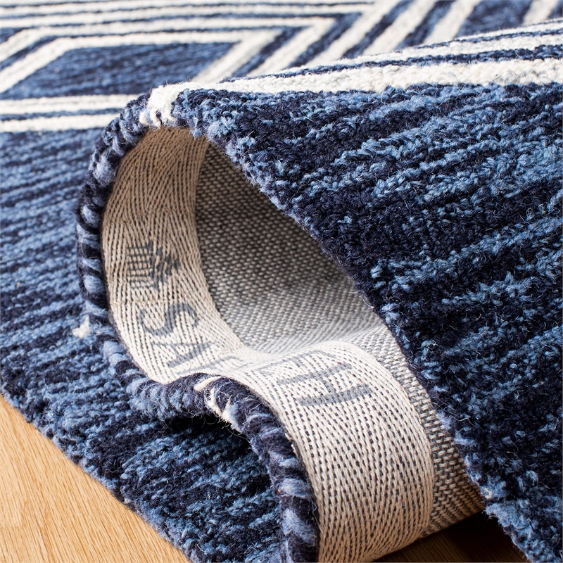 Safavieh Micro-Loop 4' x 6' Hand Tufted Wool Rug in Navy and Ivory