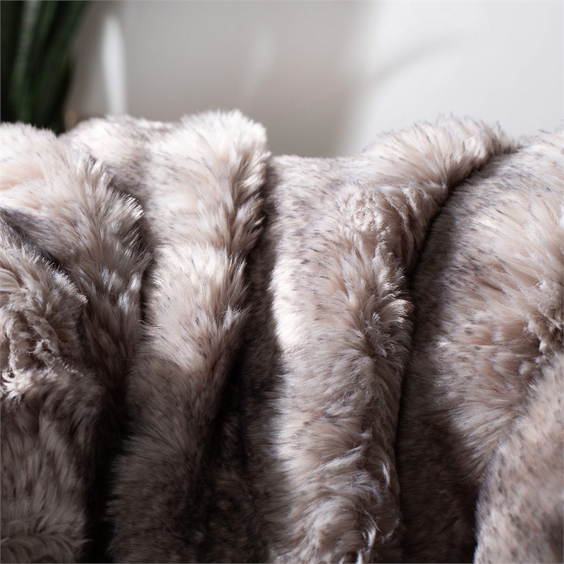 Safavieh Faux Chinchilla Fur Throw Blanket in Gray