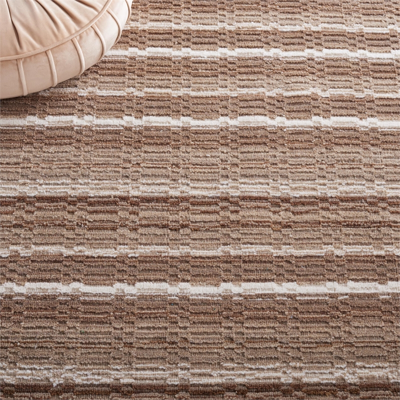 Safavieh Himalaya 6' x 9' Hand Loomed Wool Rug in Natural