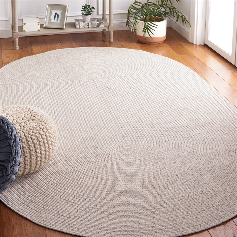 Safavieh Braided 4' X 6' Oval Hand Woven Rug in Ivory / Light Gray