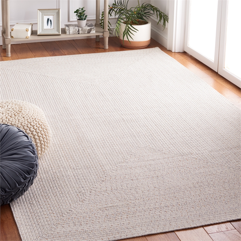 Safavieh Braided 5' X 8' Hand Woven Rug in Ivory / Light Gray