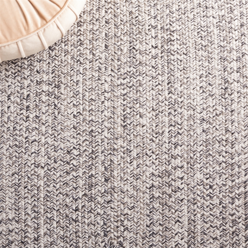 Safavieh Braided 5' X 8' Hand Woven Rug in Gray / Ivory