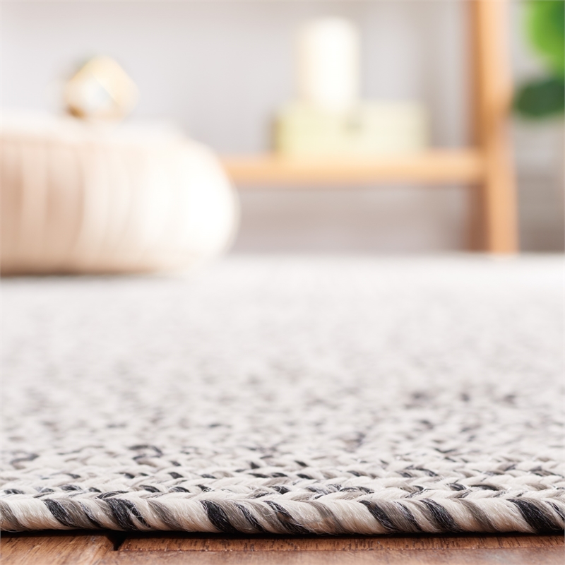 Safavieh Braided 5' X 8' Hand Woven Rug in Gray / Ivory