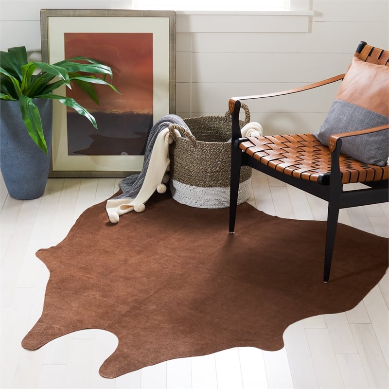 Safavieh Suede Cowhide 5' X 7' Suede Leather Cowhide Rug in Light Brown