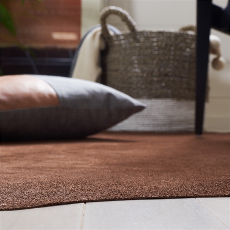 Safavieh Suede Cowhide 5' X 7' Suede Leather Cowhide Rug in Light Brown