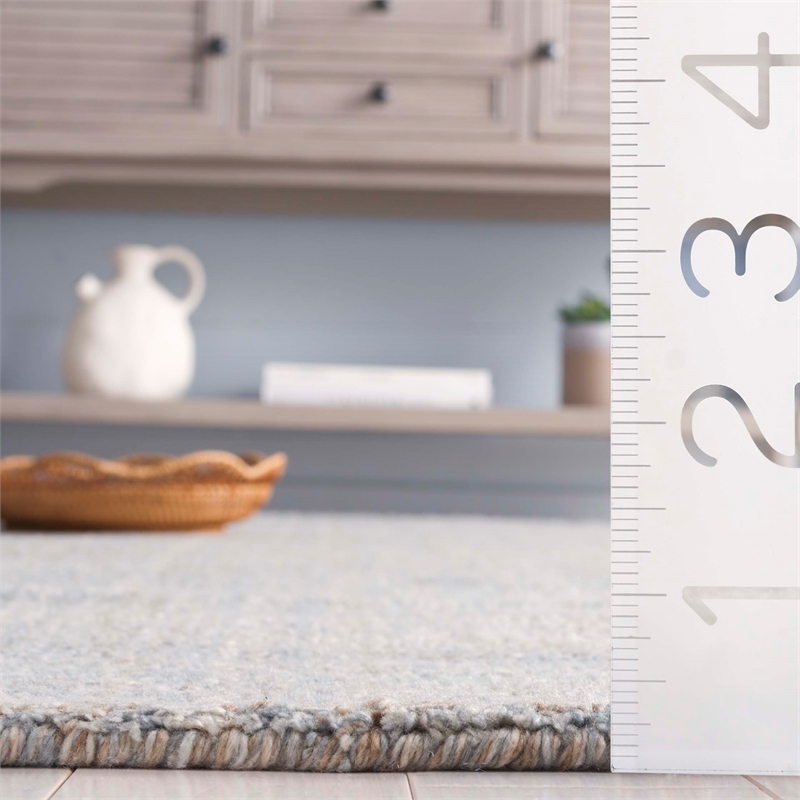 Safavieh Abstract 4' X 6' Polyester Hand Tufted Rug in Light Blue / Gray