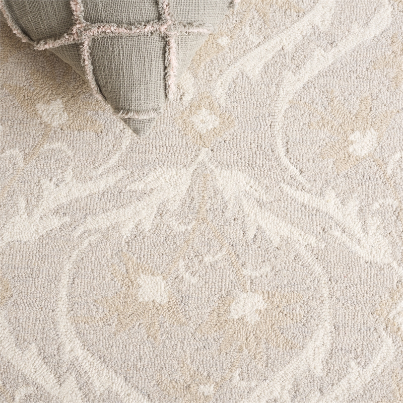 Safavieh Blossom 6' X 6' Round Wool Hand Tufted Rug in Silver / Ivory