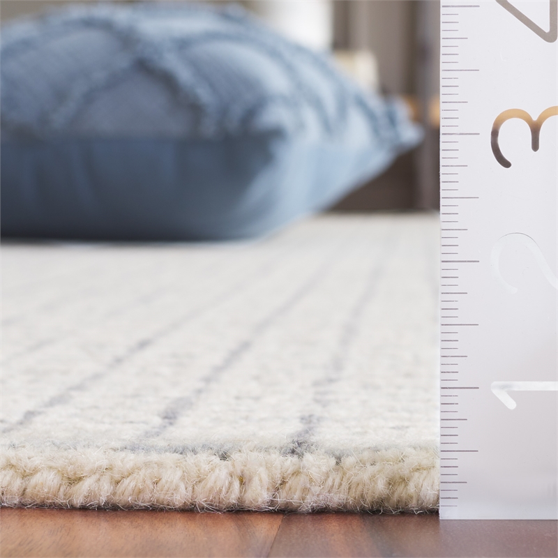 Safavieh Ebony 6' X 6' Square Wool Hand Tufted Rug in Light Blue / Ivory