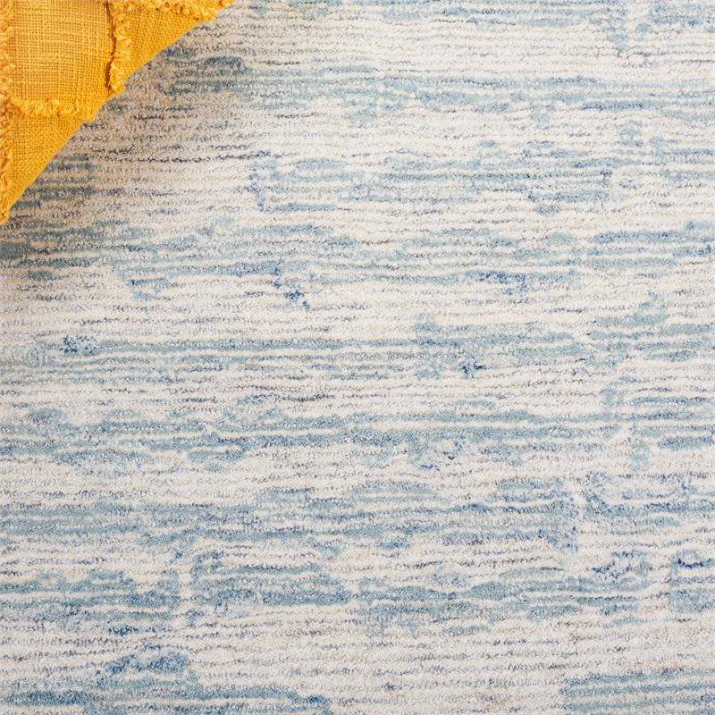 Safavieh Ebony 6' X 6' Round Wool Hand Tufted Rug in Ivory / Light Blue