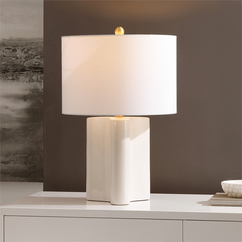 Safavieh Anessa Ceramic Table Lamp in Cream / Brass