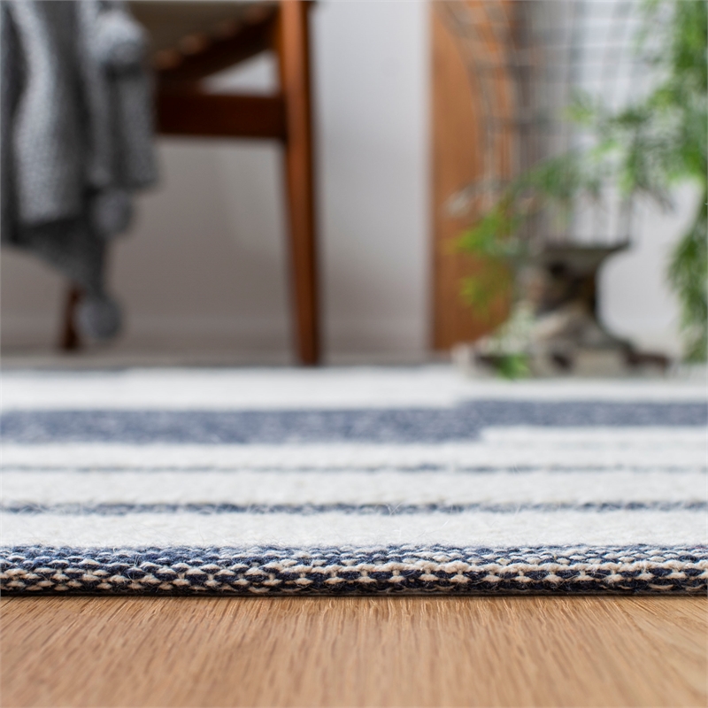 Safavieh Striped Kilim 2'-3