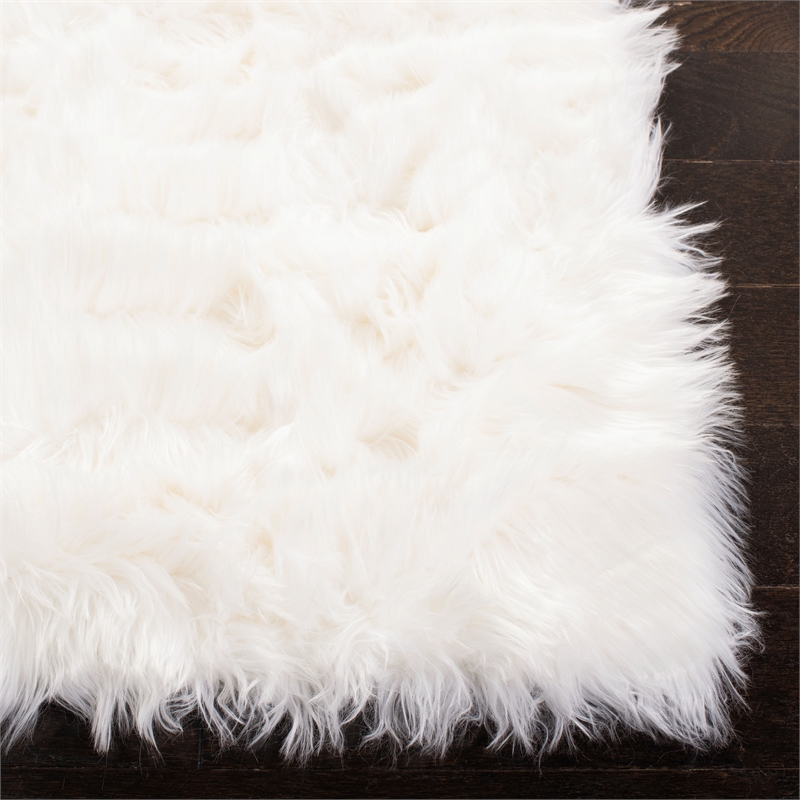 Safavieh Faux Sheep Skin 2'-0