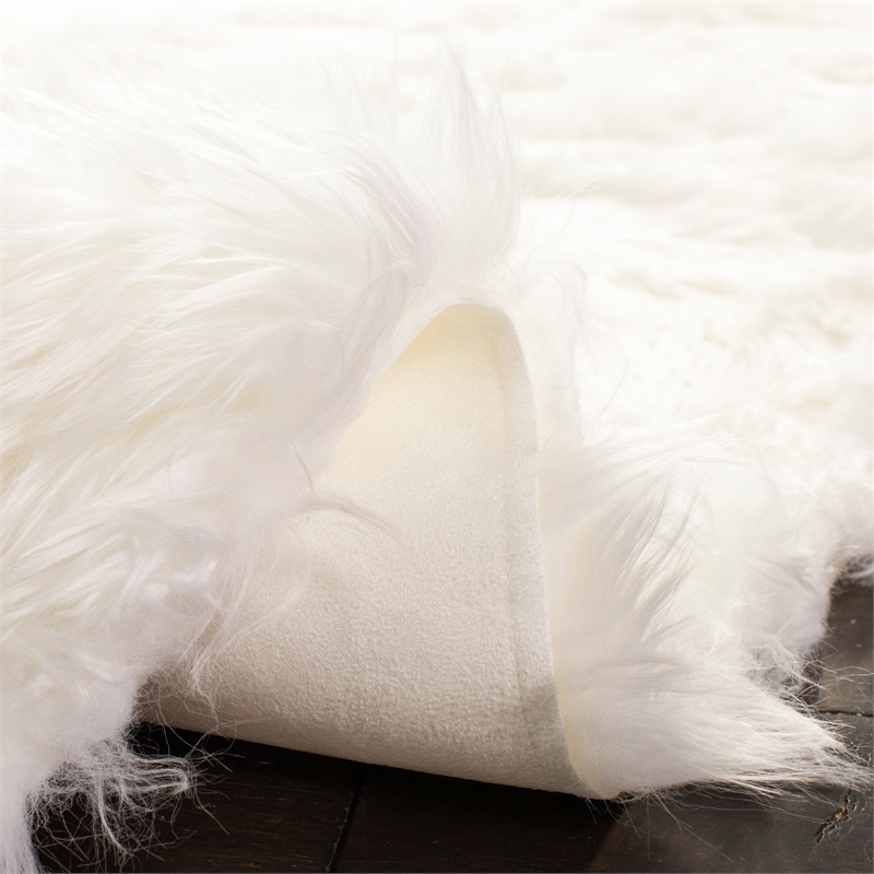 Safavieh Faux Sheep Skin 2'-0