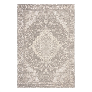 Safavieh Classic Vintage 4'-0&quot x 6'-0&quot Polyester Power Loomed Rug in Silver