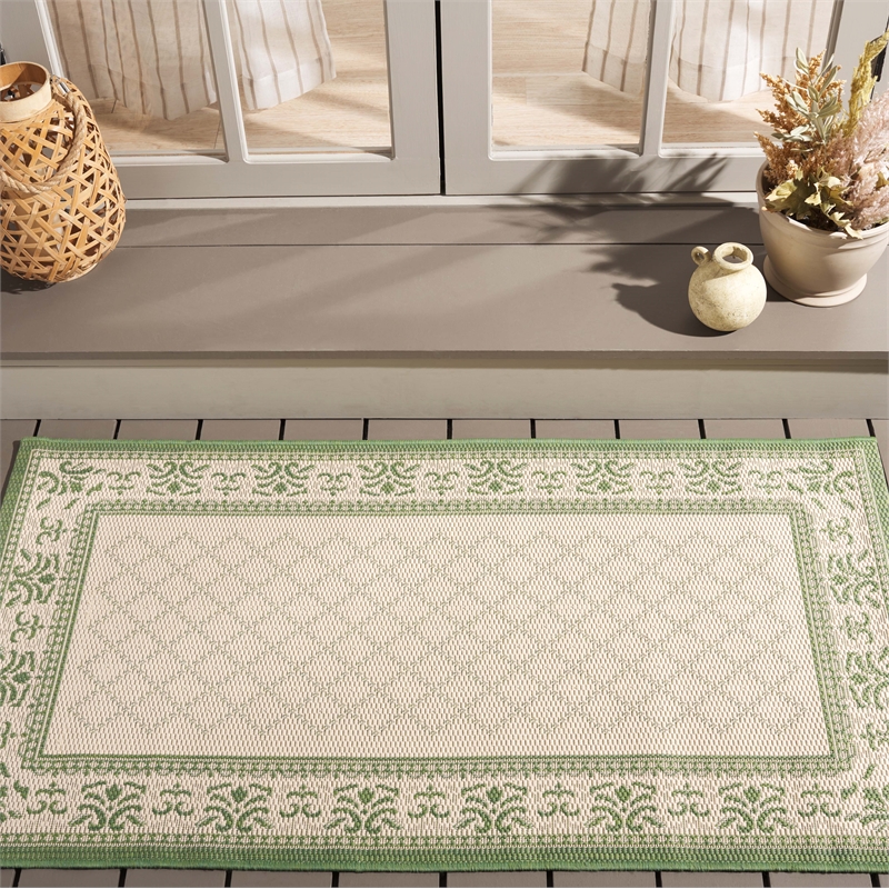 Safavieh Courtyard 2'-7